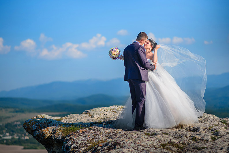 Свадебная фотосессия Кристины и Вячеслава на скалах